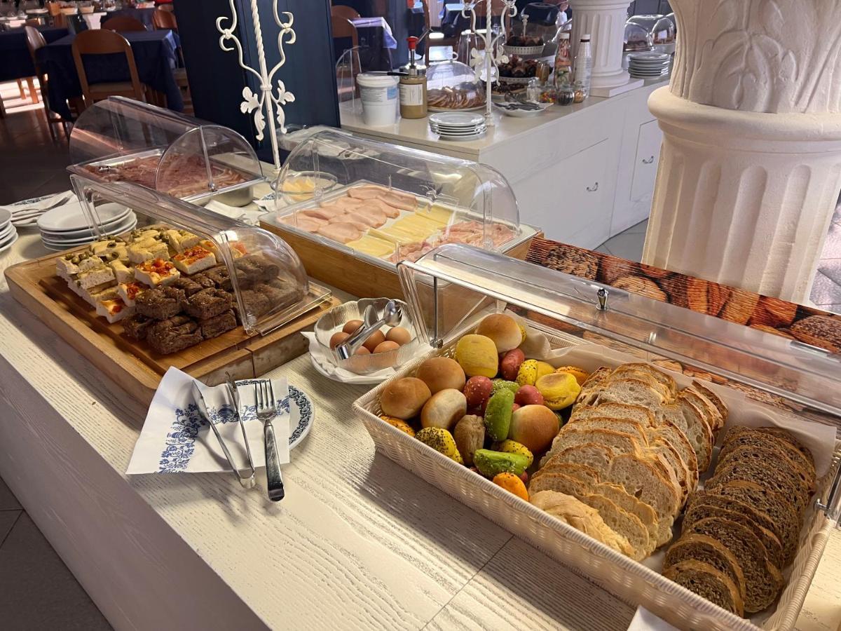 G&D Hotel Deanna Pool&Brunch 米兰马瑞提那 外观 照片