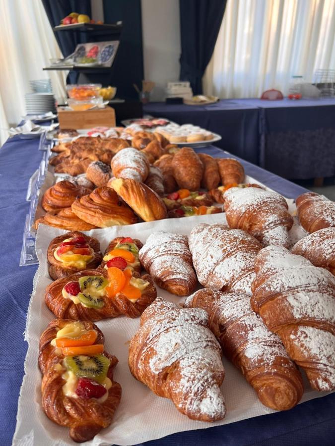 G&D Hotel Deanna Pool&Brunch 米兰马瑞提那 外观 照片