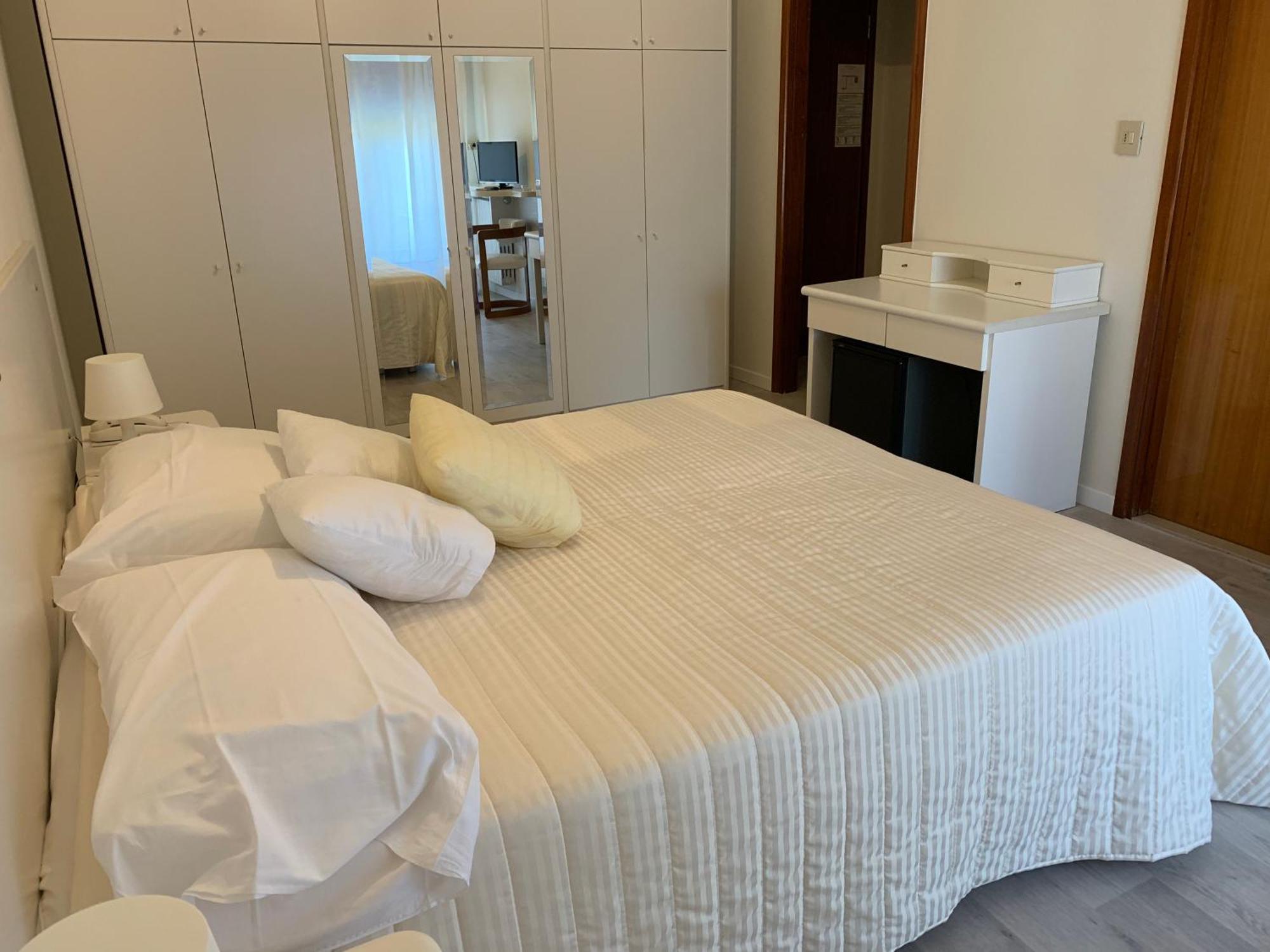 G&D Hotel Deanna Pool&Brunch 米兰马瑞提那 客房 照片