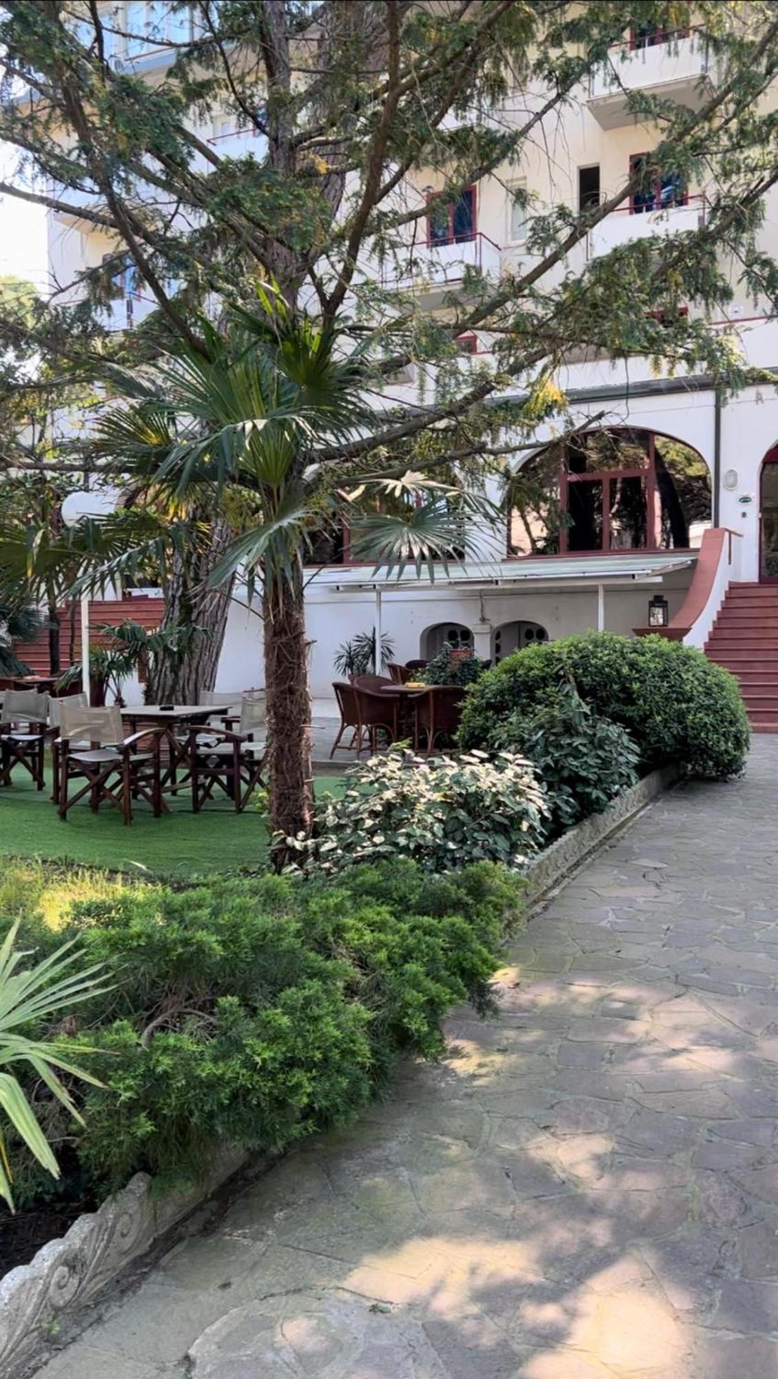 G&D Hotel Deanna Pool&Brunch 米兰马瑞提那 外观 照片