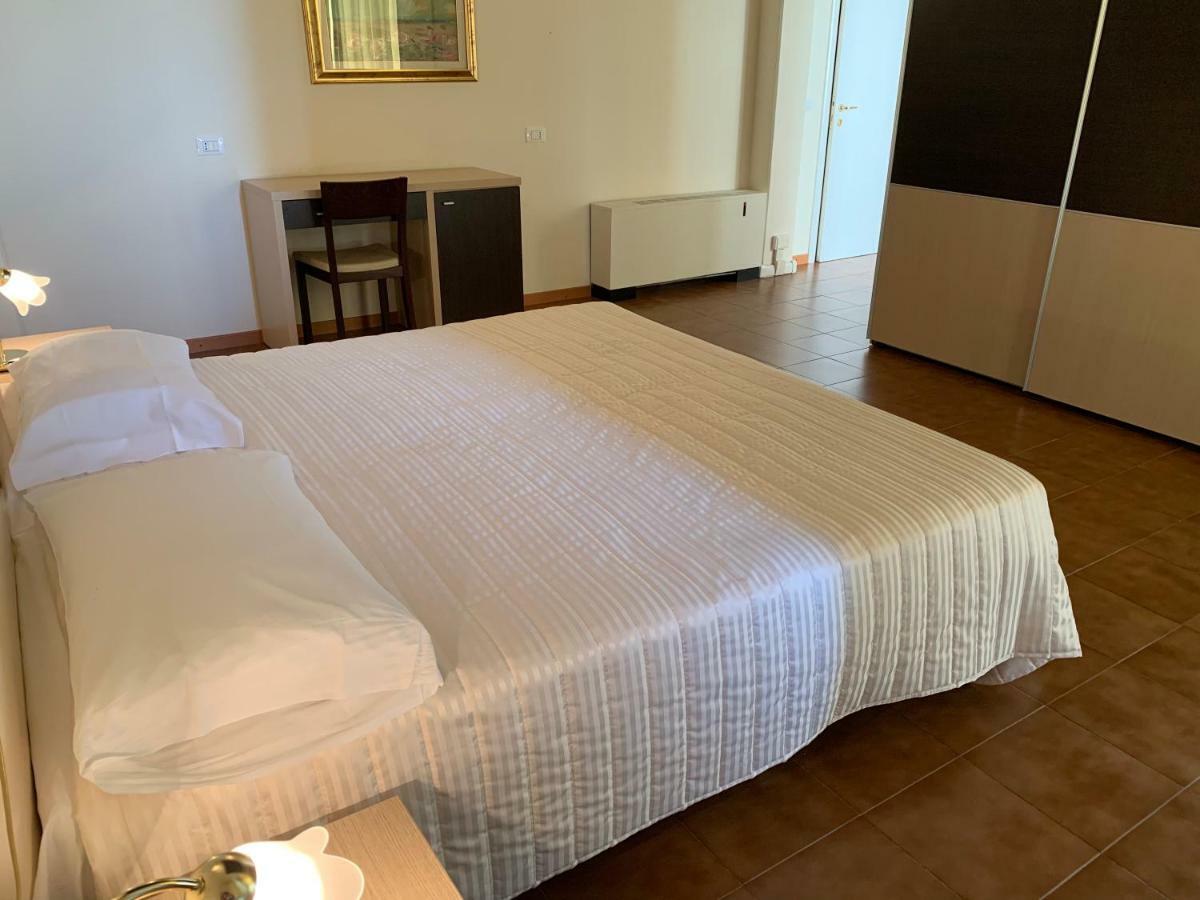 G&D Hotel Deanna Pool&Brunch 米兰马瑞提那 外观 照片